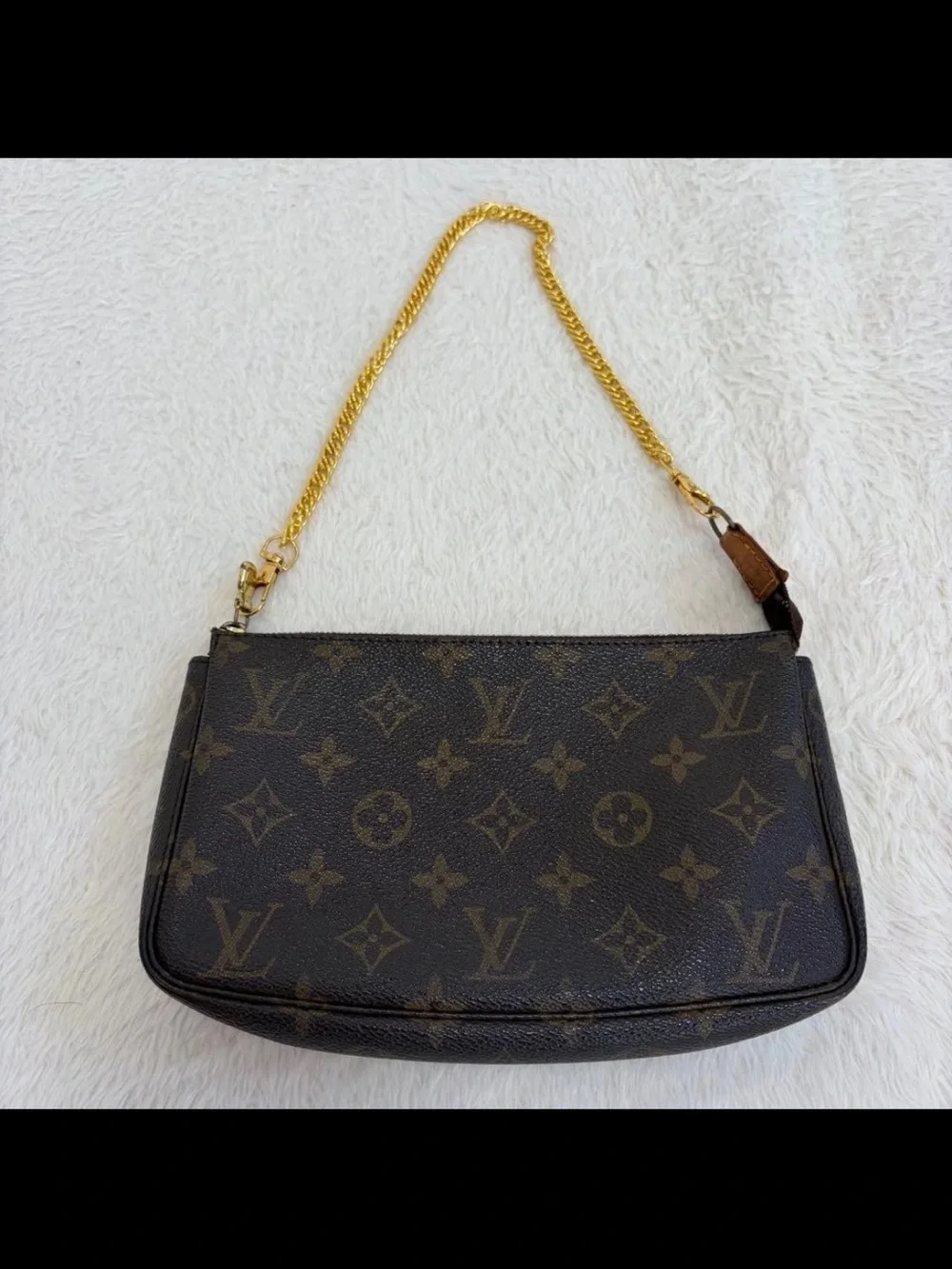Louis Vuitton compact louis